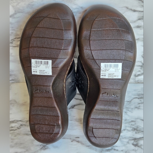Clarks Black Leather Comfort Sandals - Picture 6 of 7